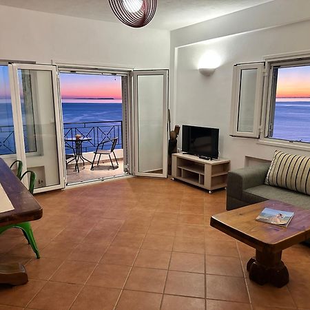 Roumers Himara Exterior photo