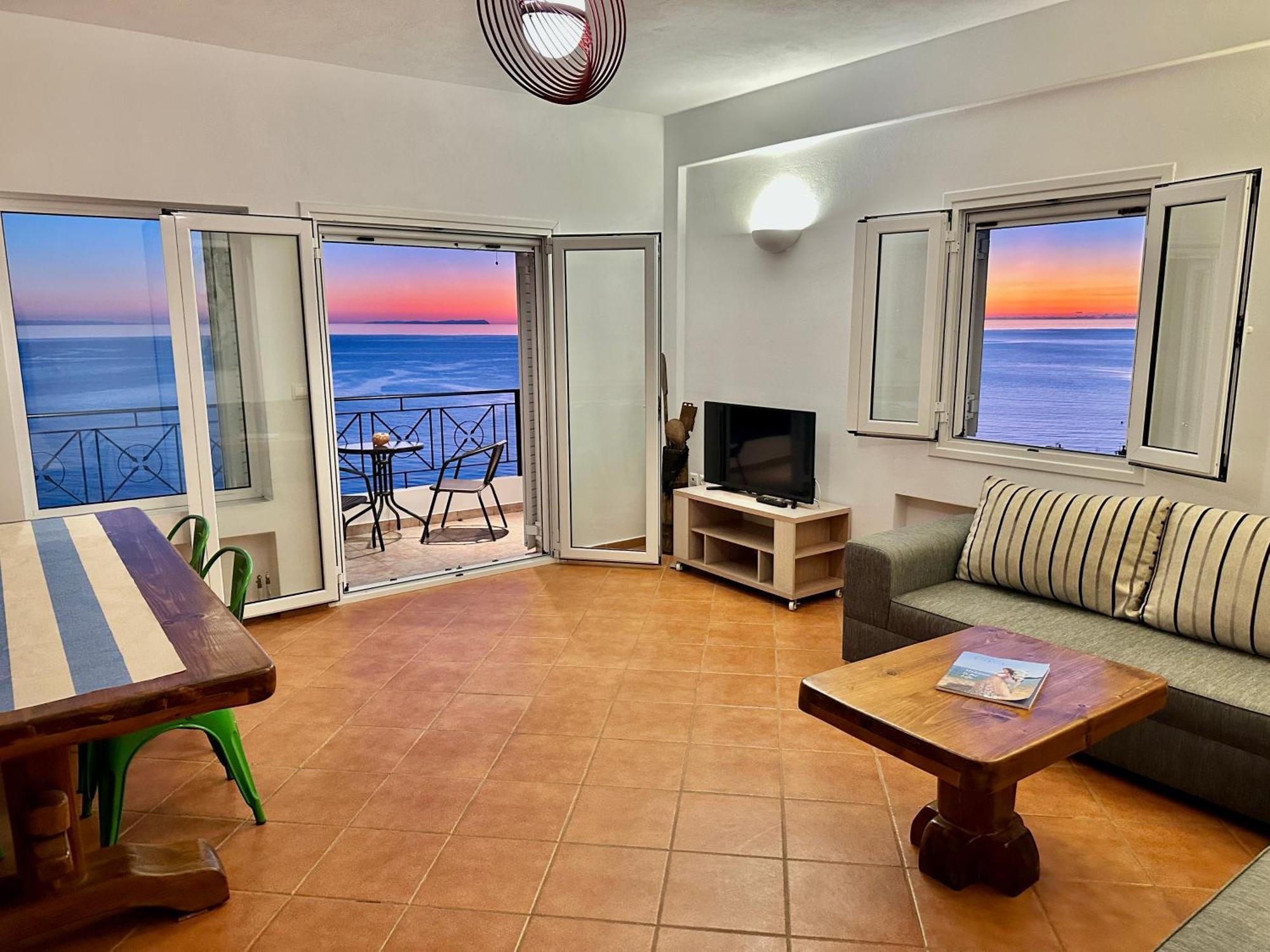 Roumers Himara Exterior photo