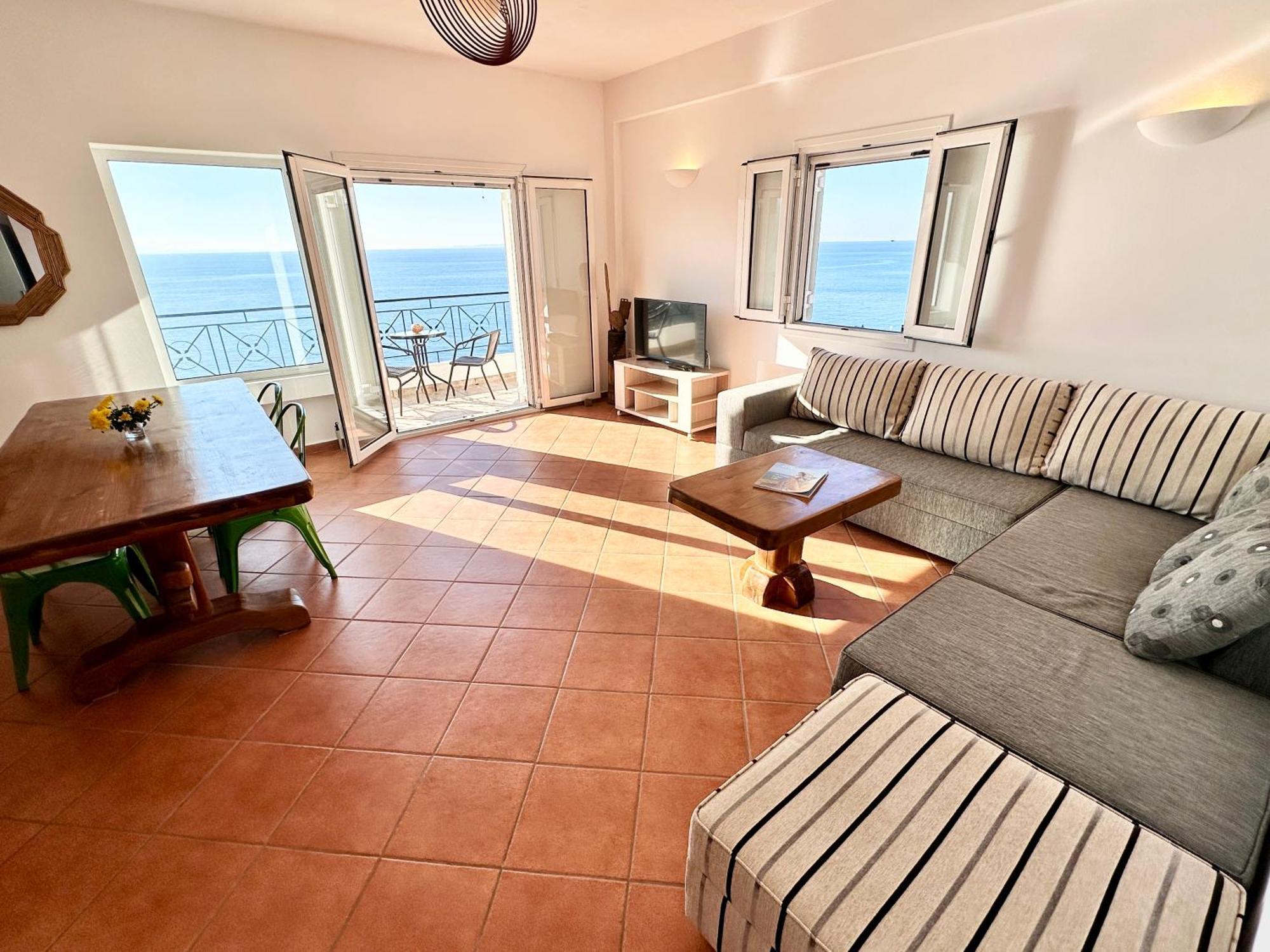 Roumers Himara Exterior photo